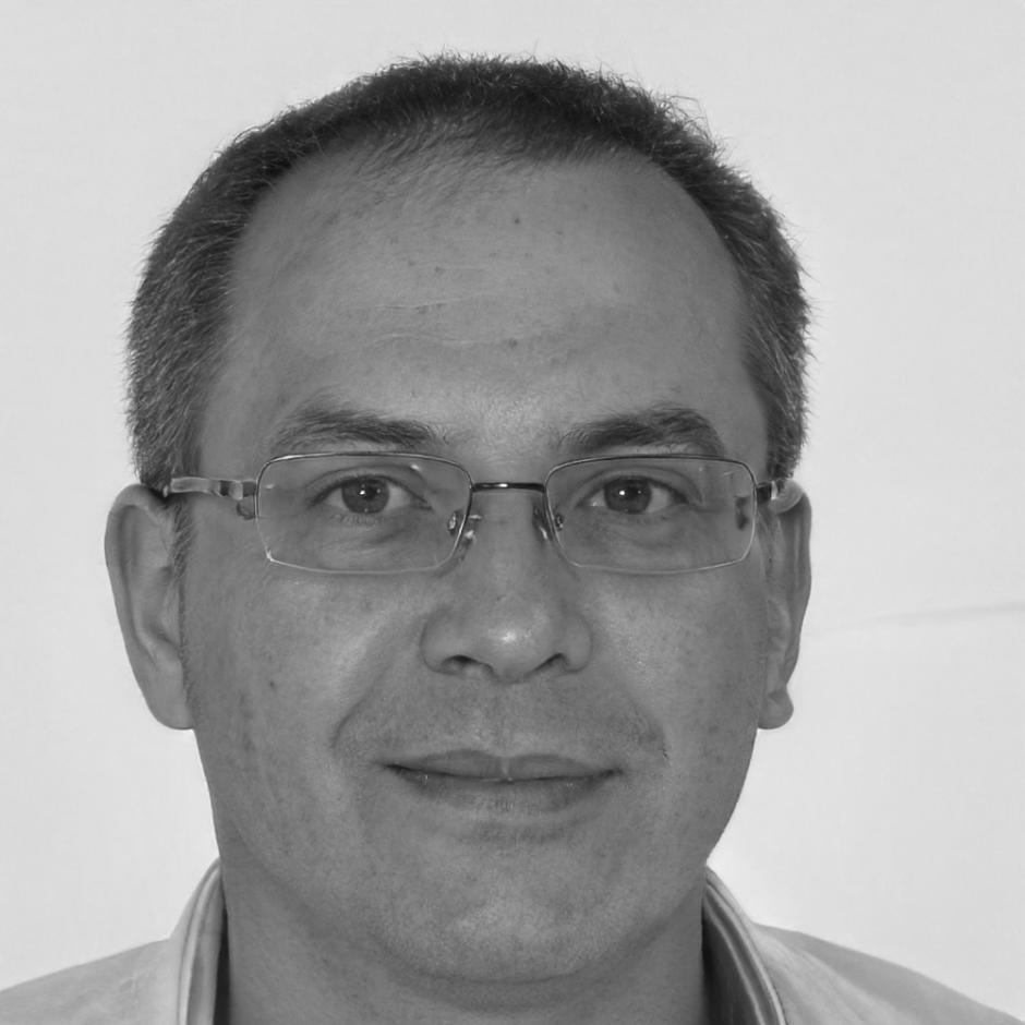 Retrato profesional de Emilio Valdemar