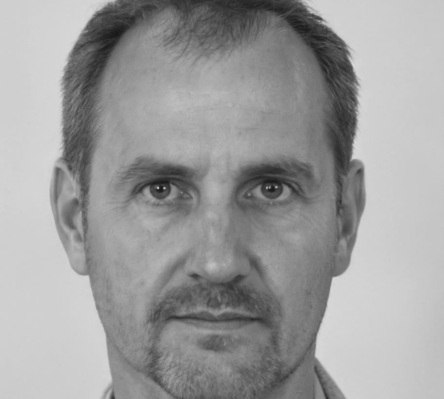 Retrato profesional de Álvaro Mendizábal