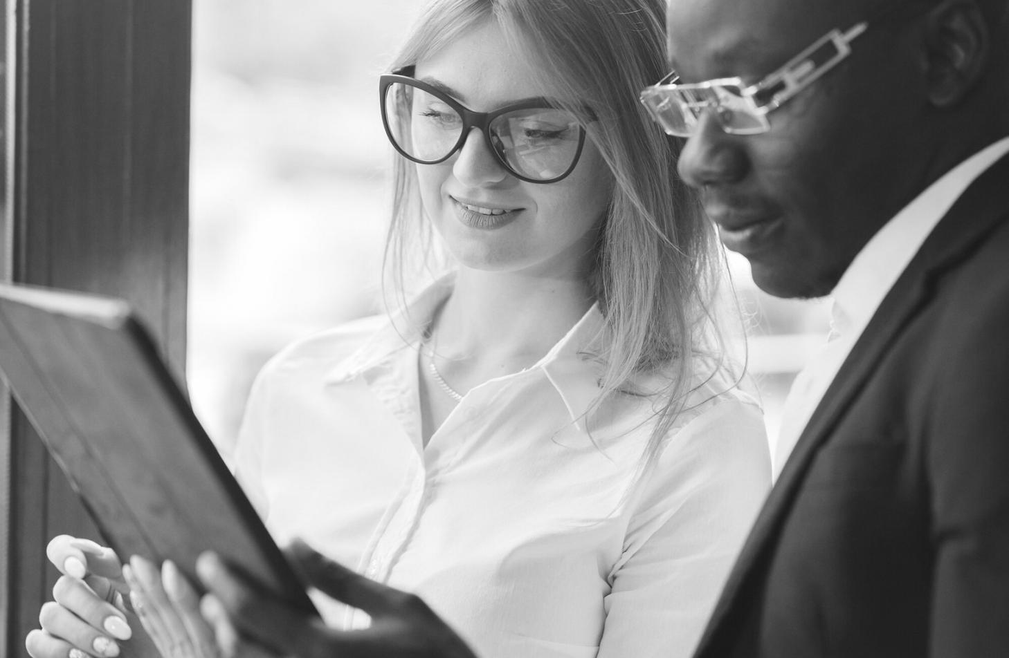 Documentos empresariales y asesoramiento legal